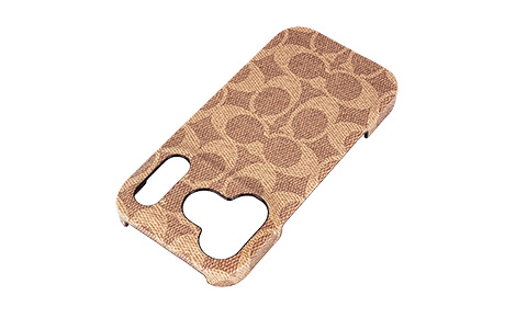 iPhone 17 Prop COACHiRjn[hP[X^SIGNATURE Brown