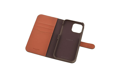 iPhone 13 Pro Max用 COACH（R）ブックタイプケース／SIGNATURE Brown