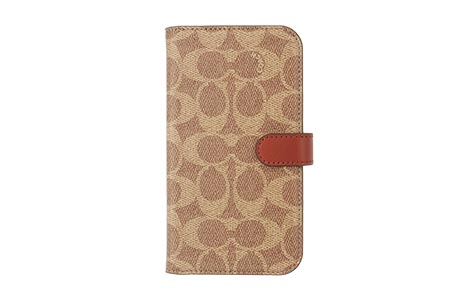 iPhone 14用 COACH（R）ブックタイプケース／SIGNATURE Brown