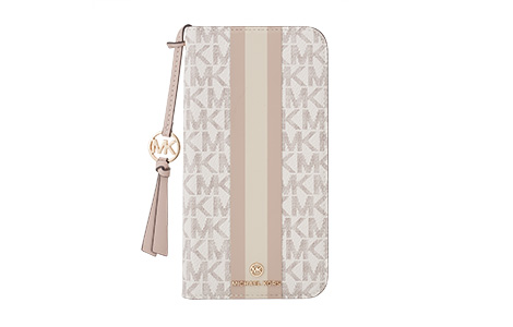 iPhone 15 Pro Max用 MICHAEL KORS ブックタイプケース with Tassel Charm／Beige Pink Stripe