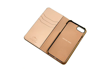 iPhone SE（第2世代）用 MICHAEL KORS ブックタイプケース／Beige Pink 