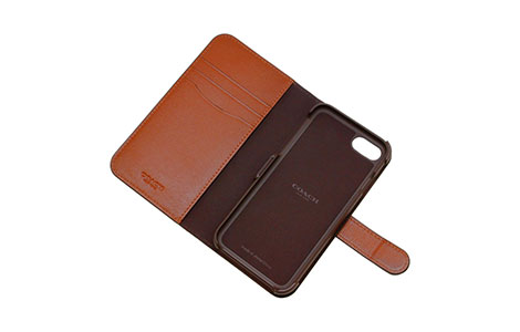 iPhone SE(第2世代)用 COACH（R）ブックタイプケース／SIGNATURE Brown